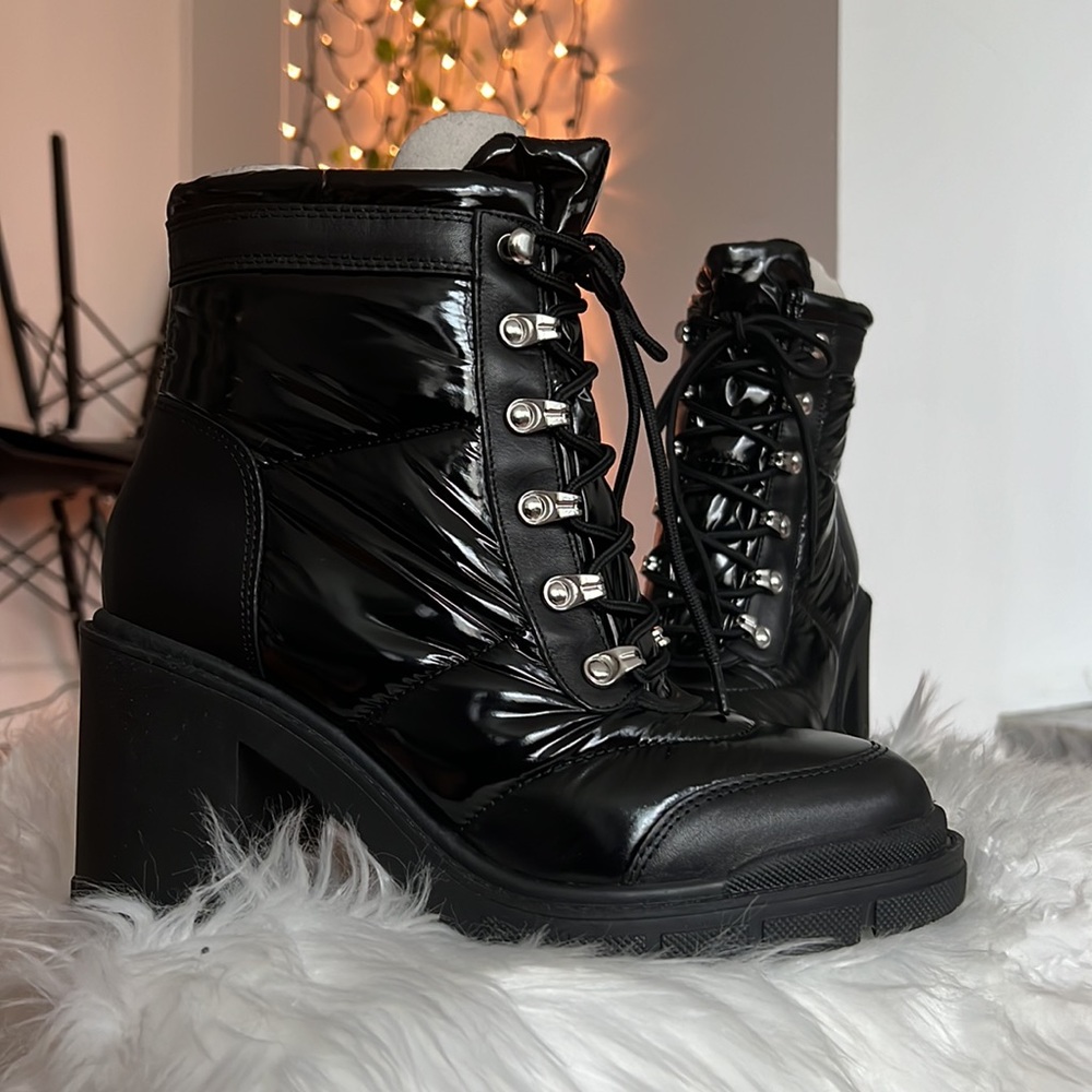 Vaina Lace-Up Block Heel Bootie 8.5